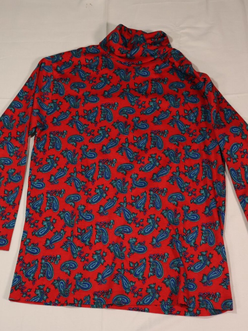 Vintage Hunt Club Red Paisley Holiday/Winter Pattern Long Sleeve Turtleneck